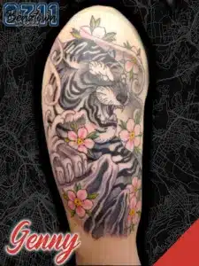 tiger asia kirschblüten blackandgrey tattoo genny tattooartist tattoo benztown tattoostudio stuttgart 0711